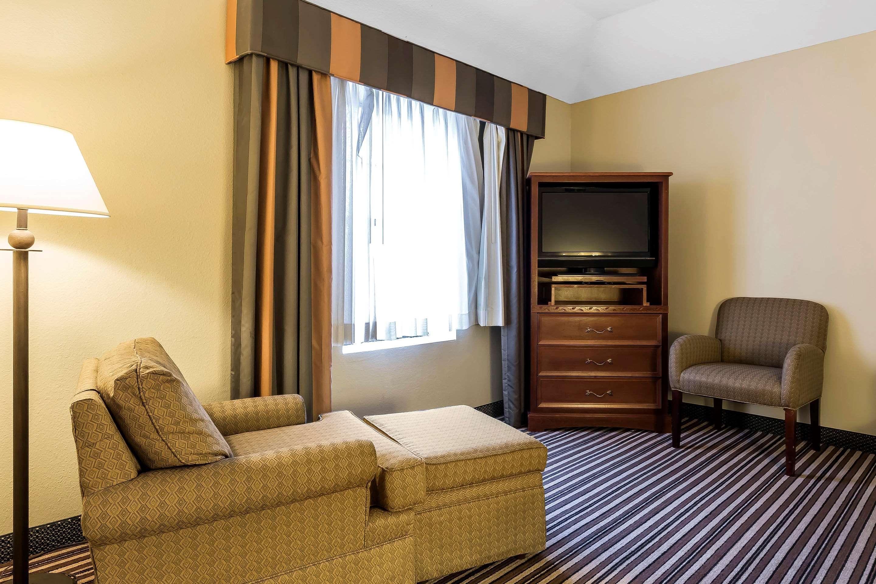 Quality Inn & Suites Columbia I-70 Esterno foto